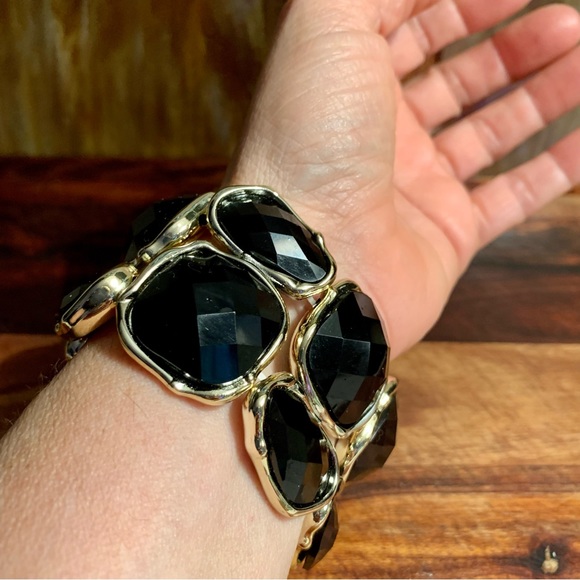 Jet Colored Geometric Gold Stretch Statement Stretch Bracelet - Picture 4 of 6